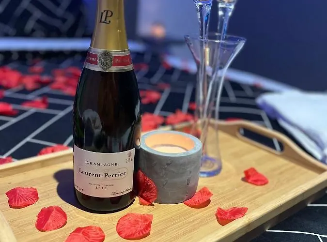 Love Room Apartment *